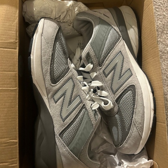 New balance - Picture 4 of 4